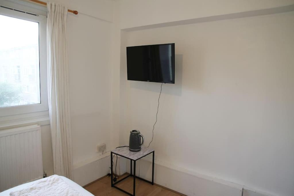 Ensuite With Kitchen Modern Large Double-Bed Room In Zone 2 London Exterior photo